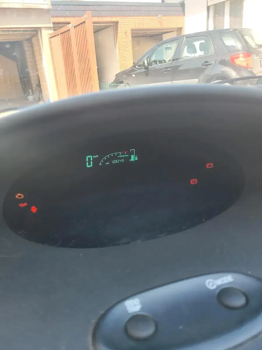 Gebraucht Toyota Yaris 87 PS (63 kW) 2005 Silber Kleinwagen