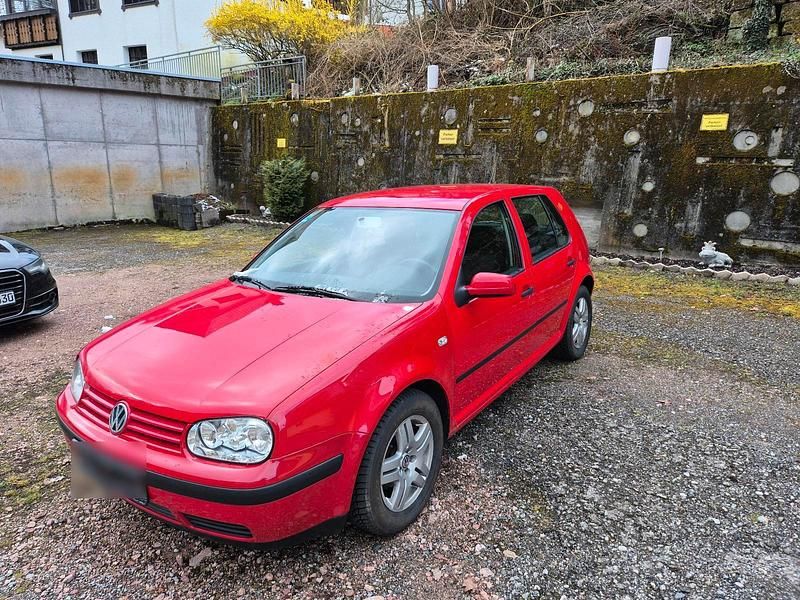 Gebraucht VW Golf IV 75 PS (55 kW) 2001 Rot Kleinwagen