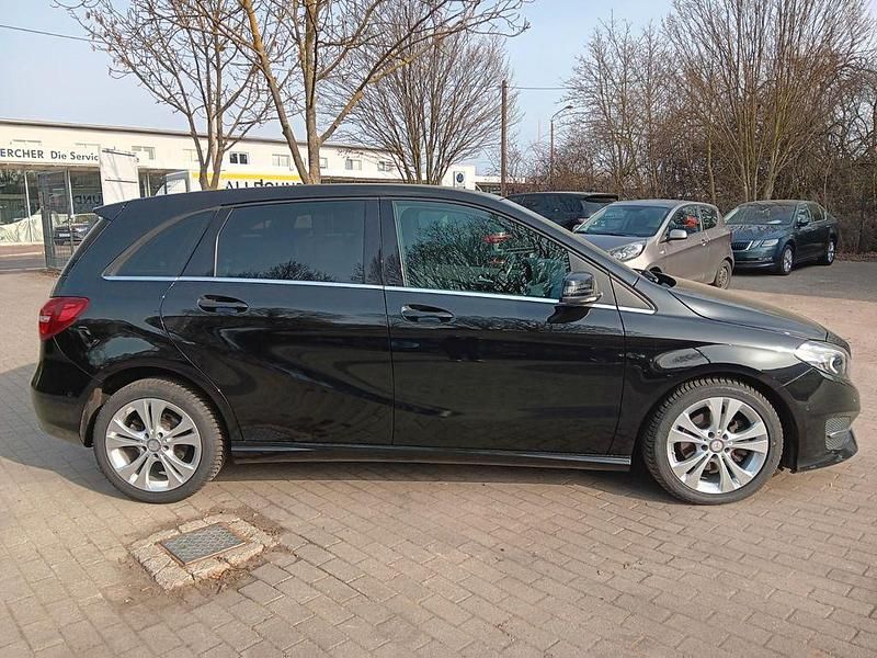 Gebraucht Mercedes B180 122 PS (89 kW) 2017 Schwarz Van / Kleinbus
