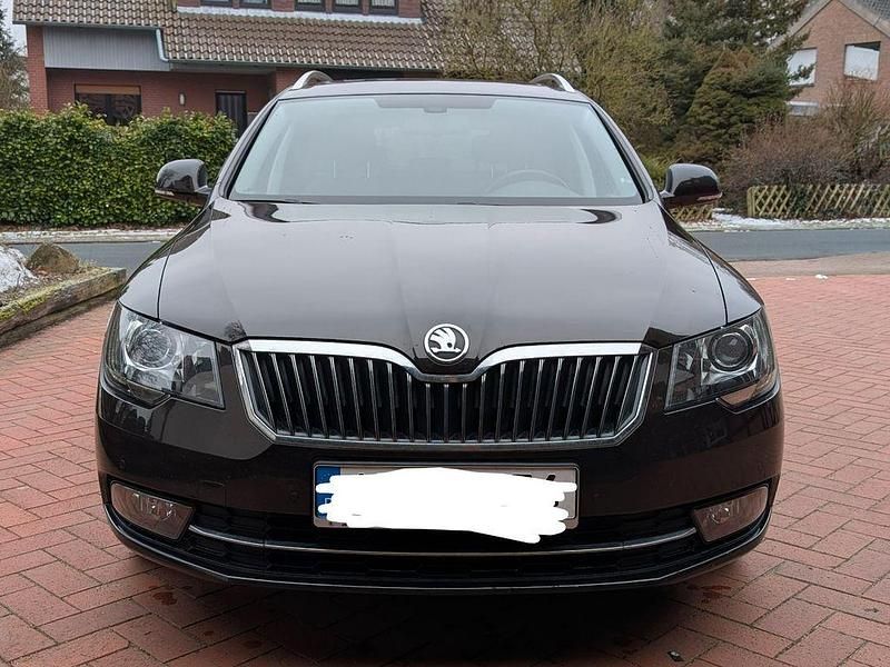 Gebraucht Skoda Superb Elegance 170 PS (125 kW) 2014 Braun Kombi