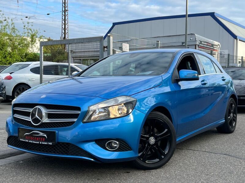 Blau Gebraucht 2012 Mercedes A180 Limousine | 10.990 € (Fairer Preis) - Bild 1/4