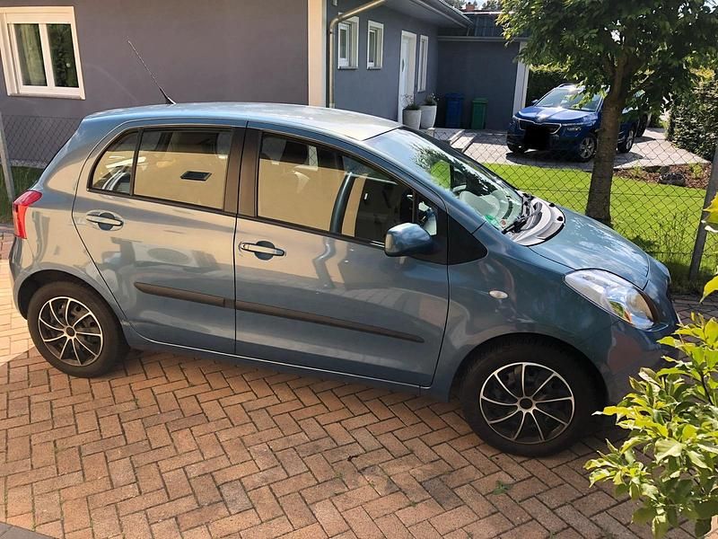 Gebraucht Toyota Yaris 69 PS (50 kW) 2006 Blau Kleinwagen