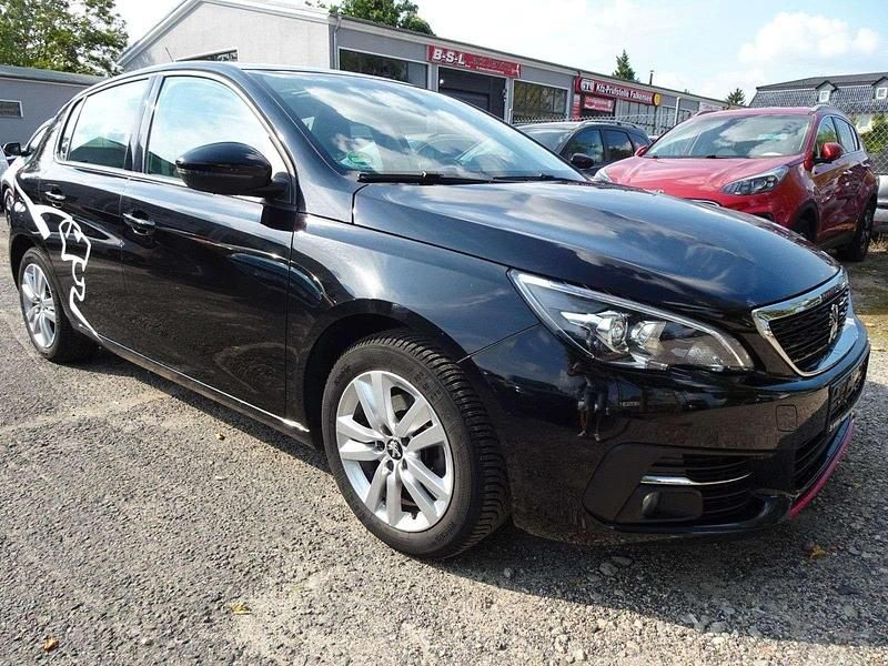 Gebraucht Peugeot 308 Active 131 PS (96 kW) 2018 Schwarz Kleinwagen