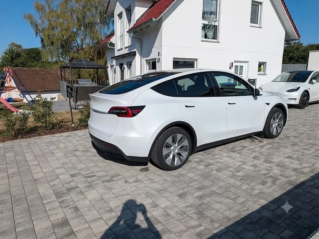 Gebraucht Tesla Model Y RWD 188 kW (256 PS) 2023 Weiß SUV