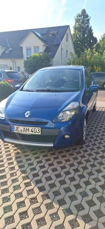 Blau Gebraucht 2011 Renault Clio II Dynamique Limousine | 3.000 € (Guter Preis) - Bild 1/4