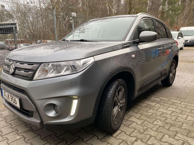 Grau Gebraucht 2015 Suzuki Vitara Comfort SUV | 14.399 € (Fairer Preis) - Bild 1/4