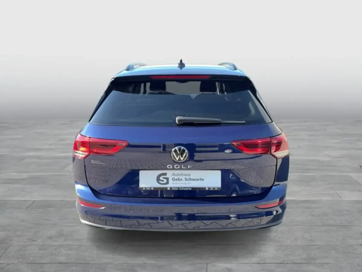 Gebraucht VW Golf VIII Life 110 PS (80 kW) 2022 Blau Kombi