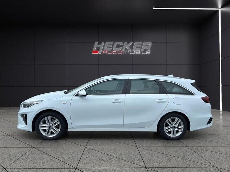 Gebraucht Kia Ceed Vision 136 PS (100 kW) 2020 (wd) cararraweiss Kleinwagen