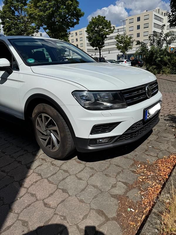 Weiß Gebraucht 2018 VW Tiguan Sound SUV | 18.999 € (Superpreis) - Bild 1/4