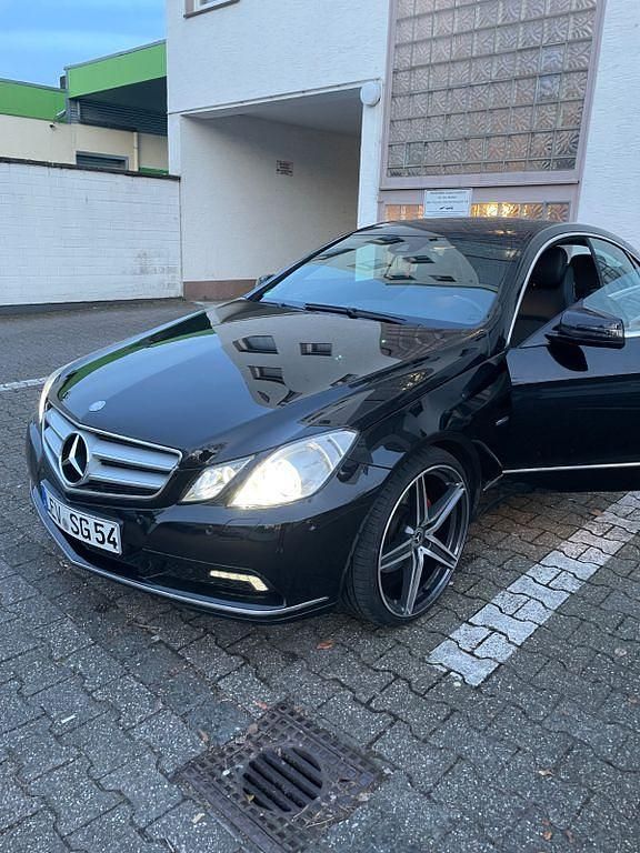 Gebraucht Mercedes E350 231 PS (169 kW) 2010 Schwarz Coupé