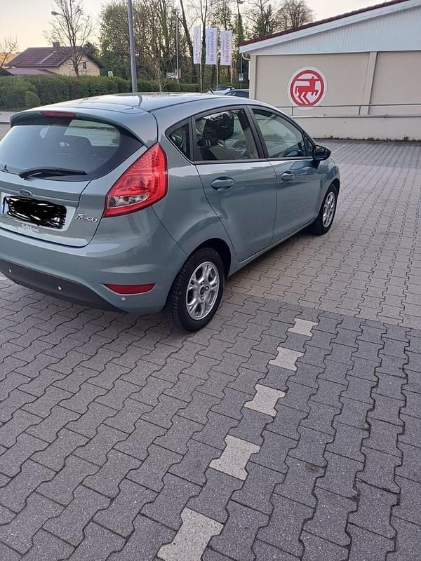 Usata Ford Fiesta 82 CV (60 kW) 2009 Andere farben Utilitaria