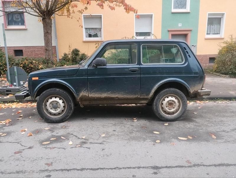 Grün Gebraucht 2018 Lada niva SUV | 7.500 € (Superpreis) - Bild 1/1