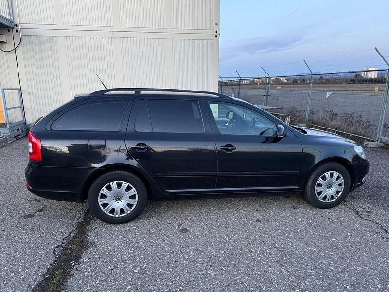 Gebraucht Skoda Octavia 105 PS (77 kW) 2012 Schwarz Limousine