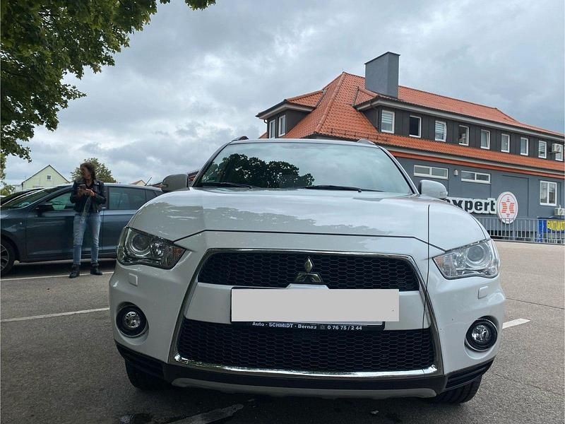 Weiß Gebraucht 2011 Mitsubishi Outlander SUV | 7.700 € (Teuer) - Bild 1/4