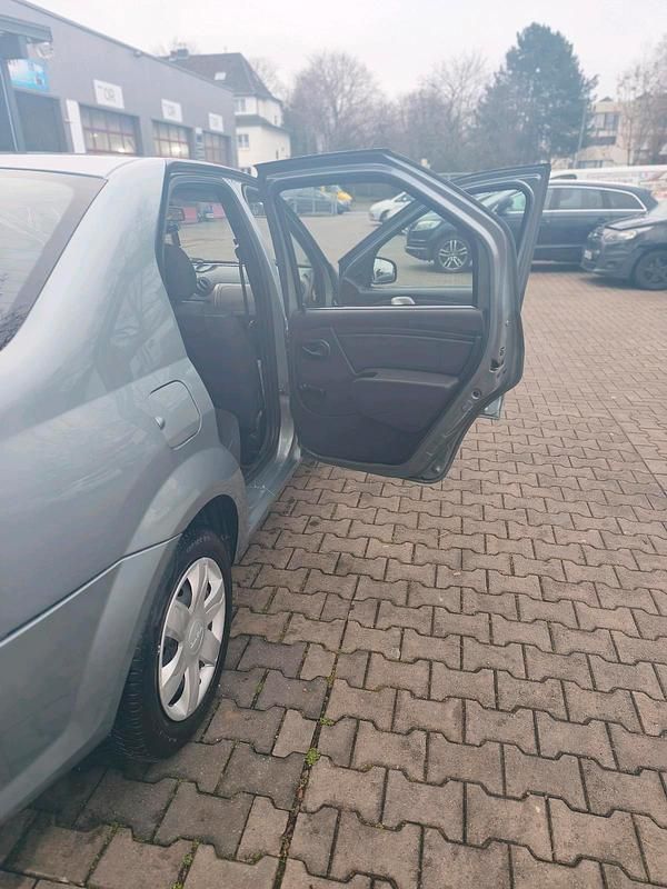 Gebraucht Dacia Logan Lauréate 75 PS (55 kW) 2009 Silber Limousine