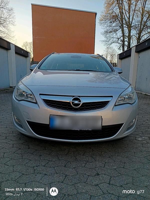 Gebraucht Opel Astra 110 PS (80 kW) 2011 Silber Kombi
