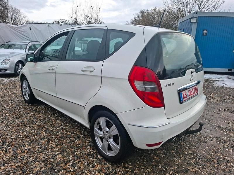 Gebraucht Mercedes A160 95 PS (69 kW) 2011 Weiß Limousine