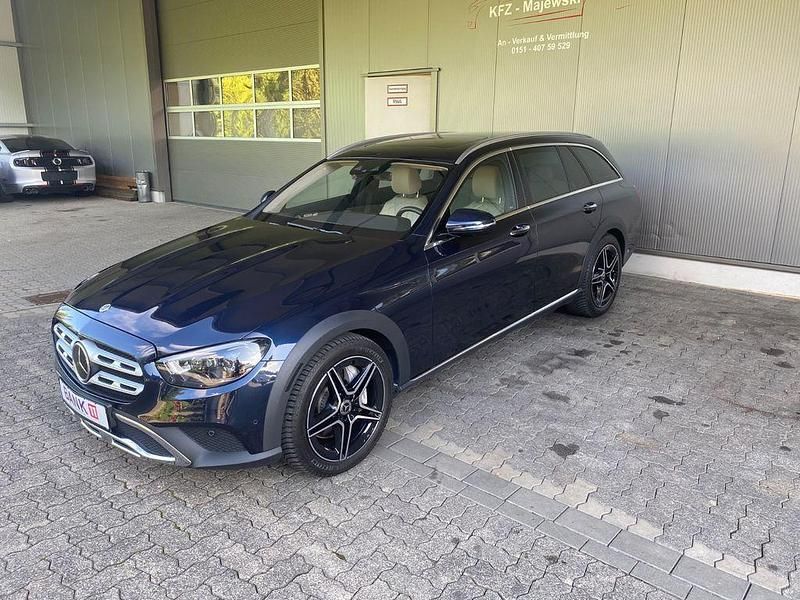 Gebraucht Mercedes E450 367 PS (269 kW) 2022 Blau Kombi
