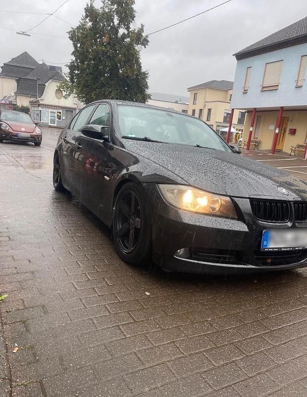 Second-hand BMW 320 150 CP (110 kW) 2006 Negru Berlinǎ