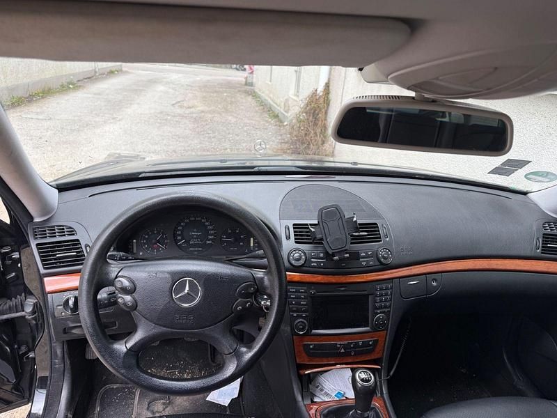Gebraucht Mercedes E220 Elegance 170 PS (125 kW) 2009 Schwarz Kombi