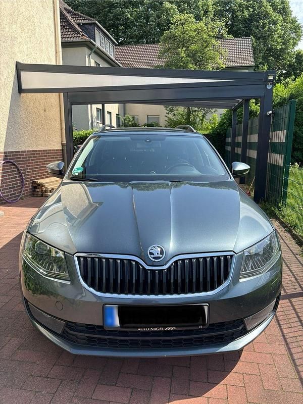 Usado Skoda Octavia 150 HP (110 kW) 2015 Cinzento Citadino