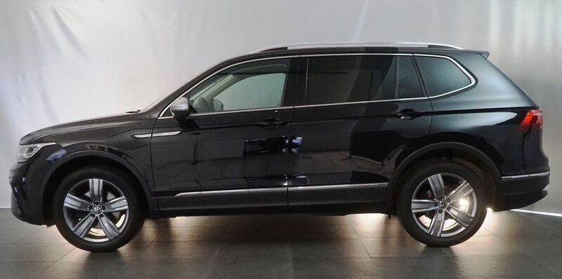 Gebraucht VW Tiguan Allspace Elegance 200 PS (147 kW) 2023 Schwarz SUV