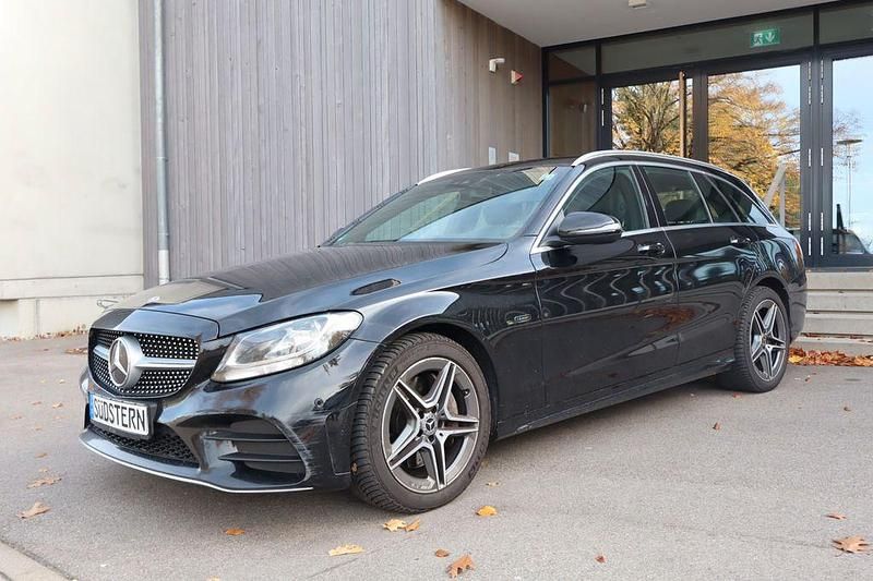 Schwarz Gebraucht 2020 Mercedes C300e AMG Kombi | 15.490 € (Fairer Preis) - Bild 1/4