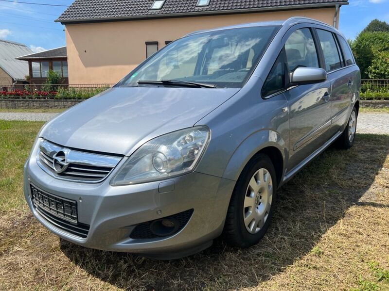 Gebraucht Opel Zafira Innovation 140 PS (102 kW) 2008 Silber Van / Kleinbus