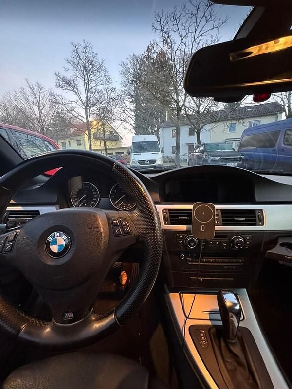 Schwarz Gebraucht 2010 BMW 320 Cabriolet Cabrio | 8.750 € (Fairer Preis) - Bild 1/4