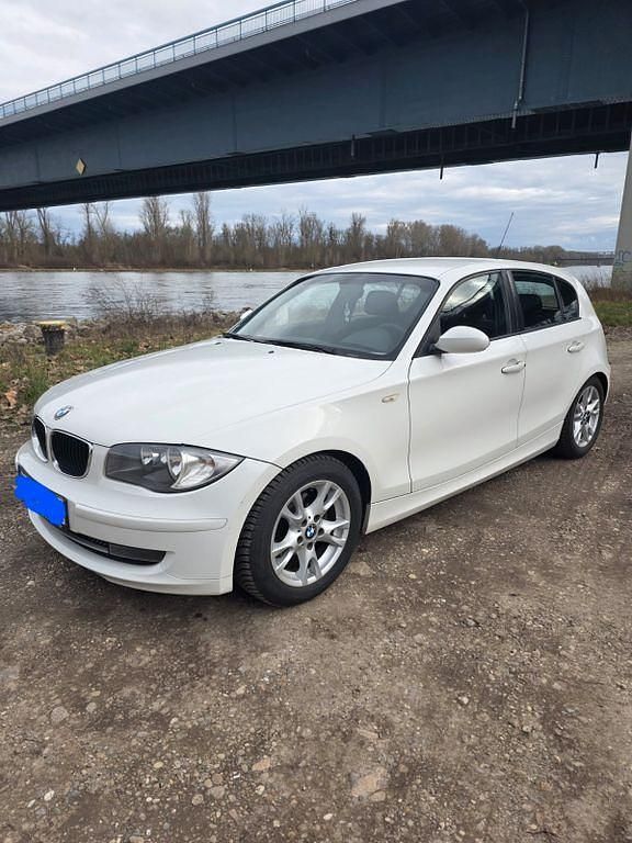 Gebraucht BMW 116 122 PS (89 kW) 2009 Weiß Kleinwagen