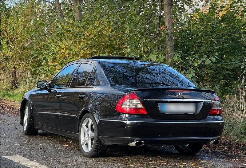 Gebraucht Mercedes E320 Avantgarde 224 PS (164 kW) 2008 Schwarz Limousine