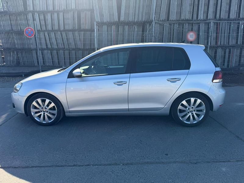 Gebraucht VW Golf VI Highline 122 PS (89 kW) 2009 Silber Kleinwagen