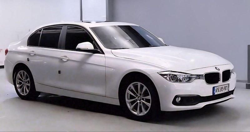 Weiß Gebraucht 2017 BMW 320 Limousine | 15.590 € (Guter Preis) - Bild 1/4