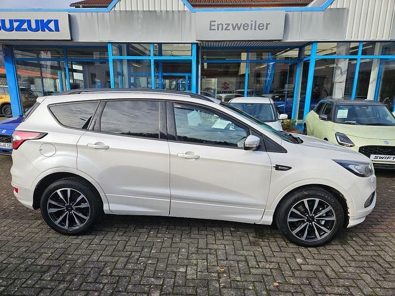 Gebraucht Ford Kuga ST-Line 120 PS (88 kW) 2018 Arktisweiß (metallic) SUV