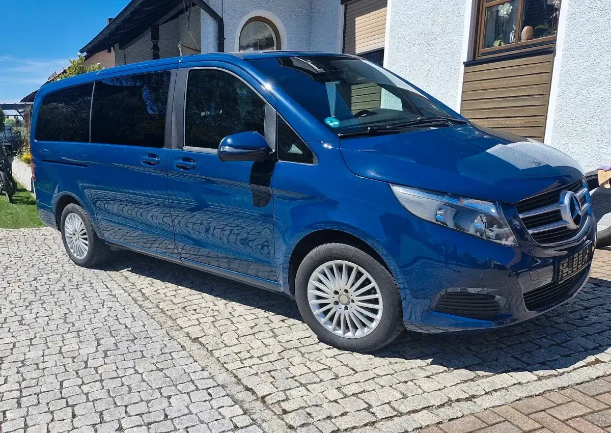 Gebraucht Mercedes V200 136 PS (100 kW) 2017 Blau Van / Kleinbus