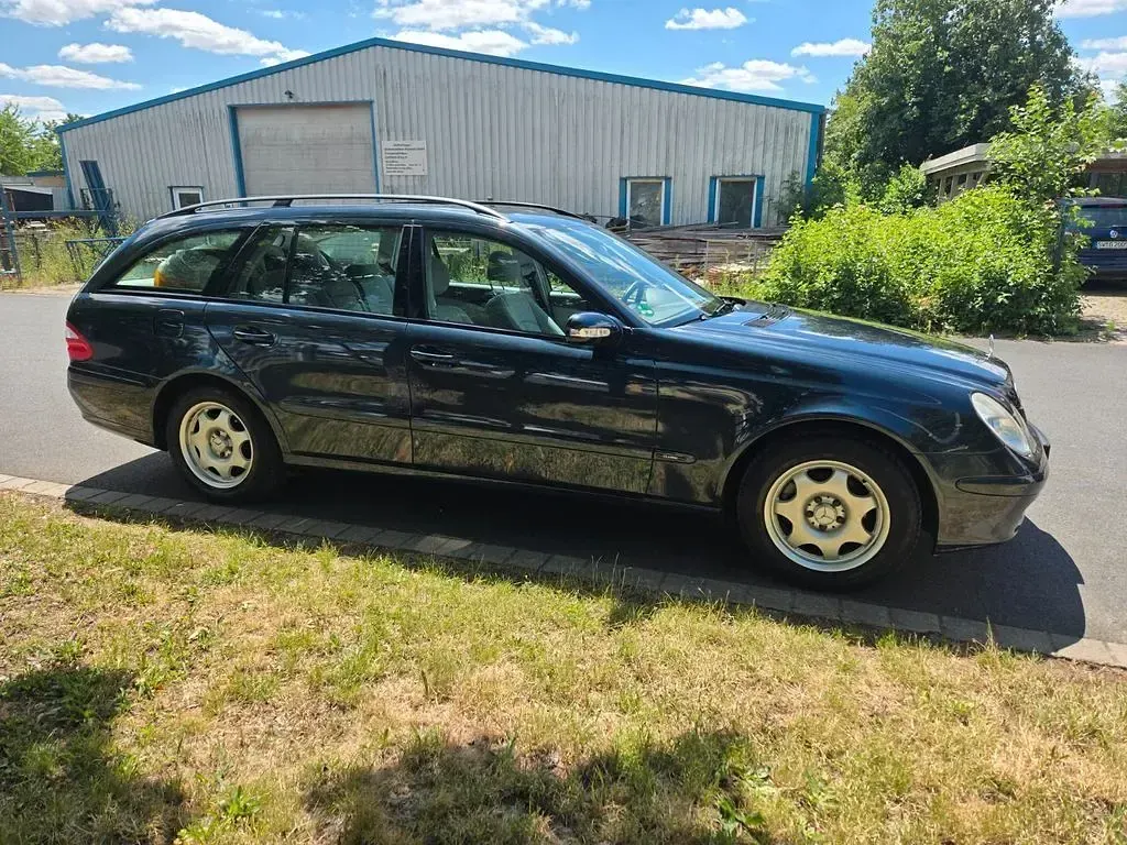 Gebraucht Mercedes E220 150 PS (110 kW) 2004 Schwarz Kombi
