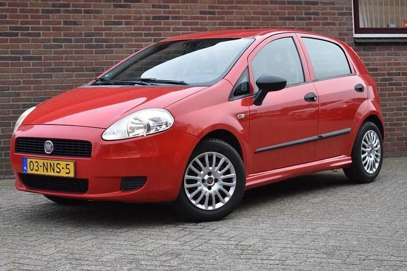 Rot Gebraucht 2010 Fiat Grande Punto Kleinwagen | 1.449 € (Guter Preis) - Bild 1/4