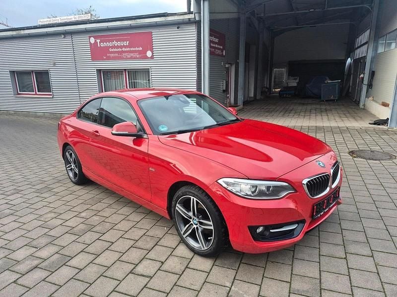 Rot Gebraucht 2016 BMW 218 Sport Line Coupé | 10.990 € (Superpreis) - Bild 1/4