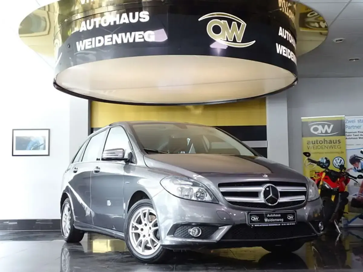 Gebraucht Mercedes B200 156 PS (114 kW) 2012 Grau Kleinwagen