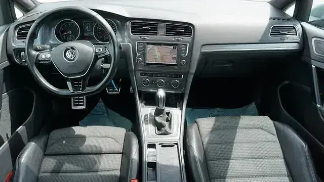 Gebraucht VW Golf VII 180 PS (132 kW) 2016 Tungsten silver (metallic) Kombi