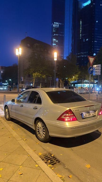 Silber Gebraucht 2004 Mercedes C200 Avantgarde Limousine | 6.299 € (Teuer) - Bild 1/4