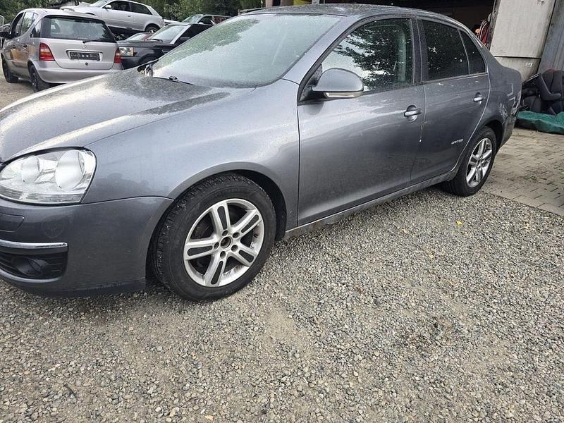 Silber Gebraucht 2009 VW Jetta Limousine | 1.700 € (Superpreis) - Bild 1/4