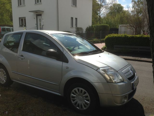Gebraucht Citroën C2 Comfort 73 PS (53 kW) 2007 Silber metallic Kleinwagen