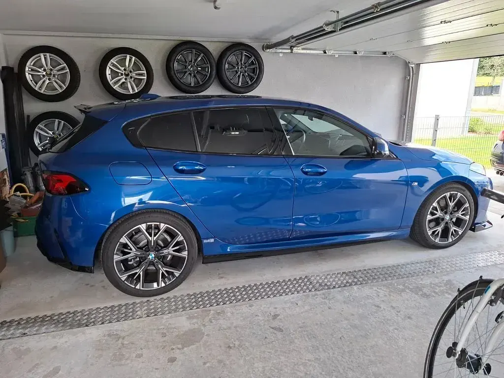 Gebraucht BMW 118 Performance 150 PS (110 kW) 2024 Blau Kleinwagen
