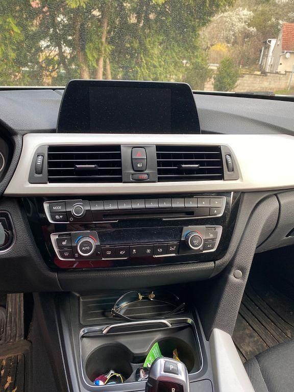 Gebraucht BMW 318 150 PS (110 kW) 2017 Silber Kombi