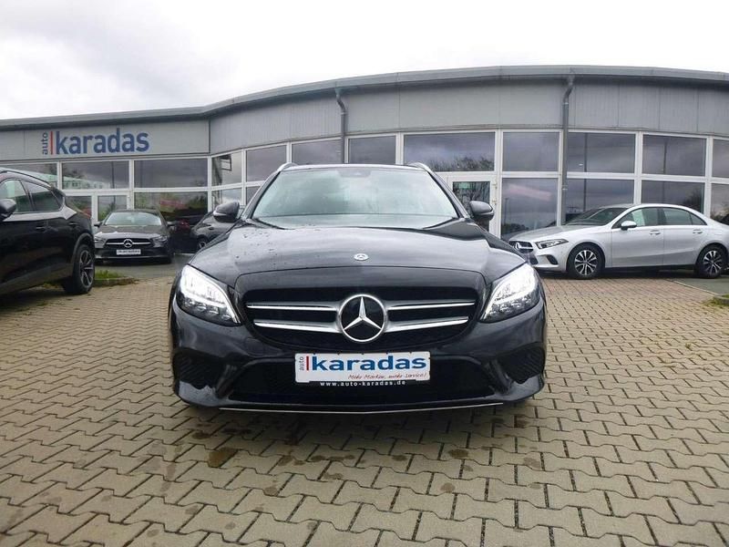 Gebraucht Mercedes C220 194 PS (142 kW) 2019 Schwarz Limousine