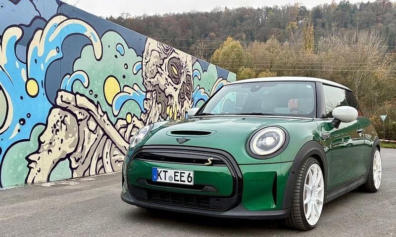 Grün Gebraucht 2021 Mini Cooper SE Kleinwagen | 21.499 € - Bild 1/4