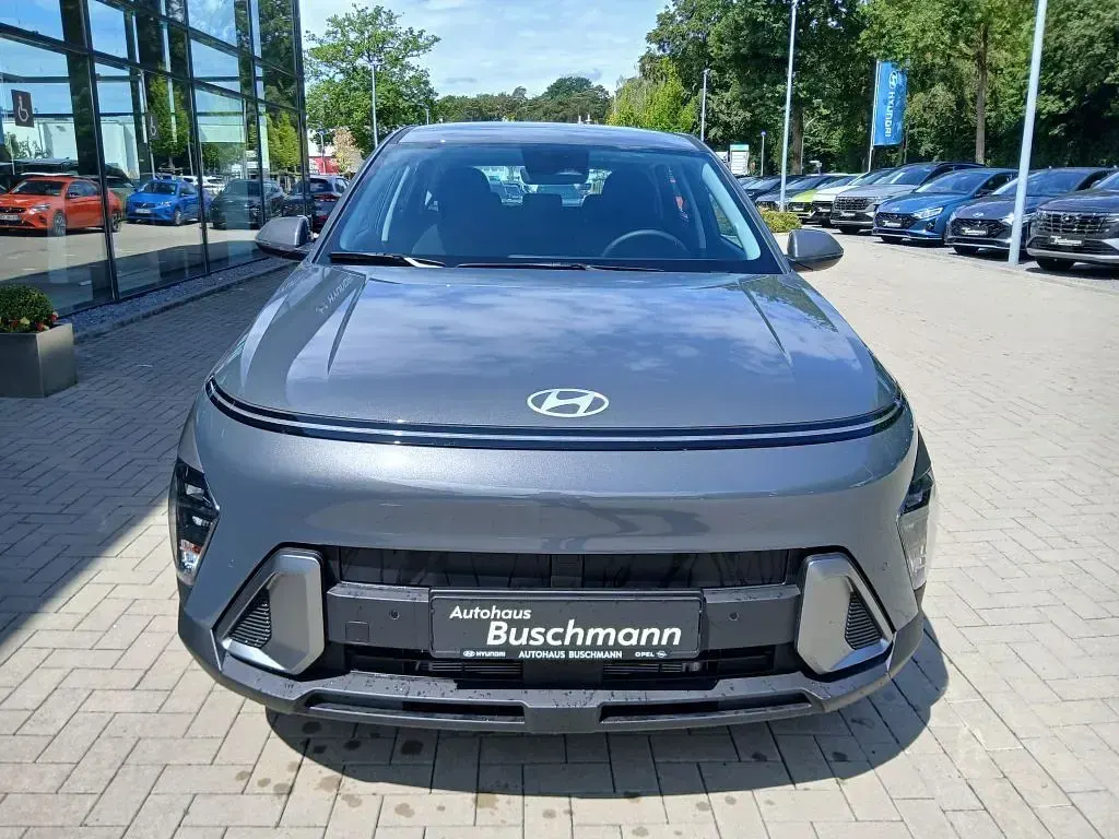 Neu Hyundai Kona Select 150 PS (110 kW) 2026 Grau SUV