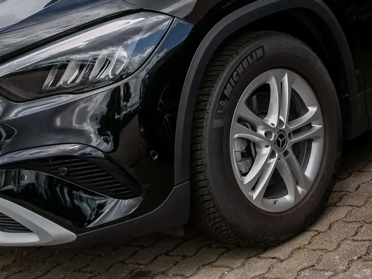 Gebraucht Mercedes GLA200 Advanced 163 PS (119 kW) 2024 Schwarz SUV