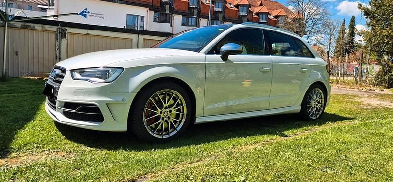 Weiß Gebraucht 2015 Audi S3 Sportback Sport Kombi | 24.300 € (Fairer Preis) - Bild 1/4